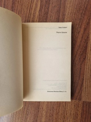 Nueve futuros.  Libro