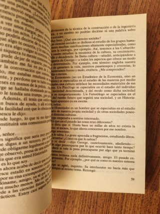 Nueve futuros.  Libro