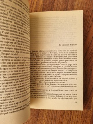 Nueve futuros.  Libro