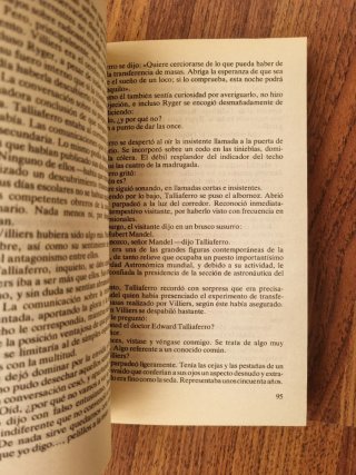 Nueve futuros.  Libro