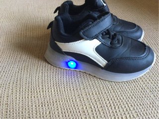 zapatillas niño con luces T. 25