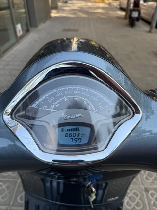 Vespa GTS125 ABS ASR 2017, 6.600km, siempre garaje