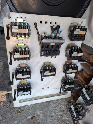 Llaves y automáticos eléctricos antiguos