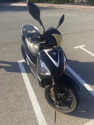 Symphony 125 ST Scooter Negra