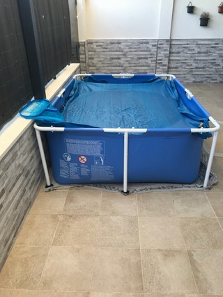Piscina familiar azul
