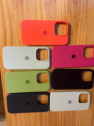 7 custodie in silicone per iPhone 14 Pro