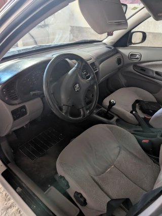 Nissan Almera 2002