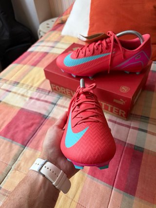 Botas de fútbol Nike Mercurial rosas