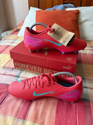 Botas de fútbol Nike Mercurial rosas