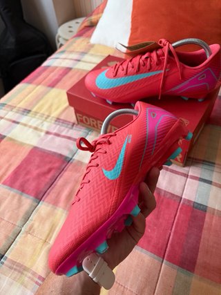 Botas de fútbol Nike Mercurial rosas