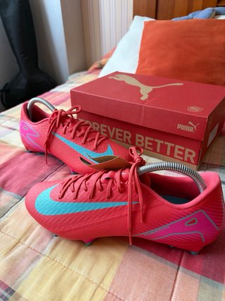 Botas de fútbol Nike Mercurial rosas