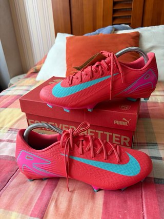 Botas de fútbol Nike Mercurial rosas