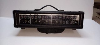Amplificador Behringer con cables y juego de voces