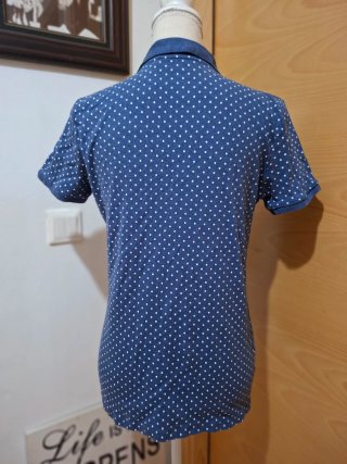 Camiseta C&A lunares azul talla L,nueva.