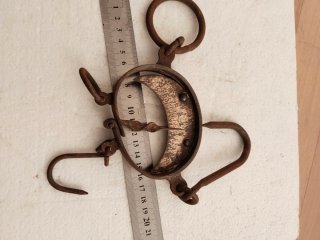 Báscula romana media luna antigua