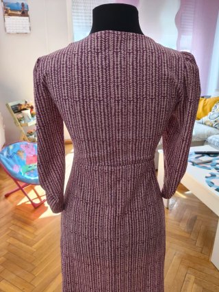 Vestido midi estampado rosa y beige