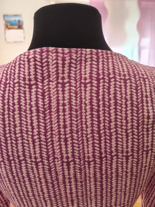 Vestido midi estampado rosa y beige