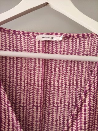 Vestido midi estampado rosa y beige