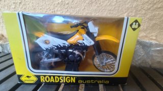 Miniatura Moto Suzuki DRZ 400