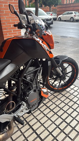 Cambio moto KTM Duke 200 por coche pequeño