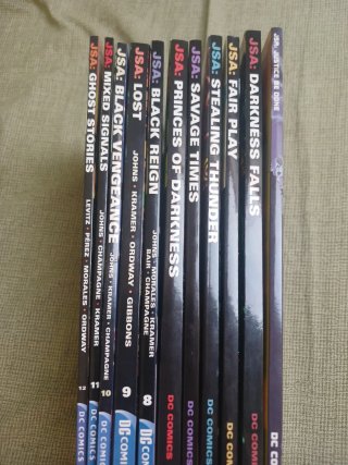 11 Comics tapa blanda JSA INGLES buen estado