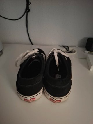 Zapatillas Vans Negras y Blancas
