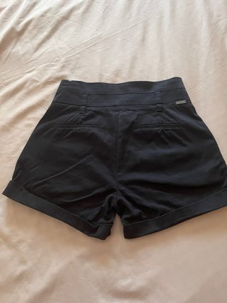 Pantalón corto negro Stradivarius T.34
