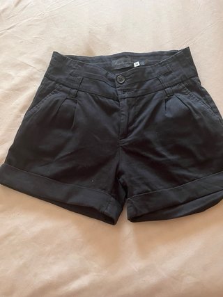 Pantalón corto negro Stradivarius T.34