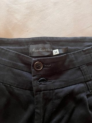 Pantalón corto negro Stradivarius T.34