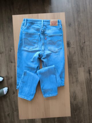 Pantalón Levis 711 Talla 27
