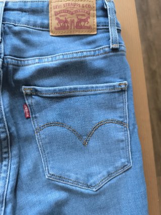 Pantalón Levis 711 Talla 27