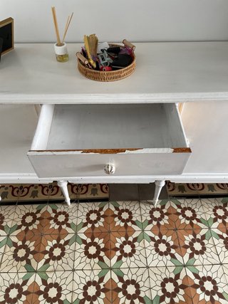 Aparador blanco madera y mimbre