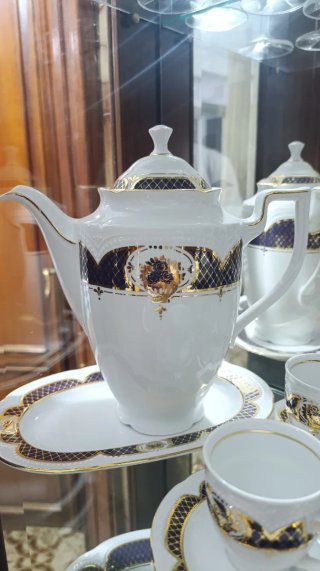 Vajilla alemana porcelana azul y dorada