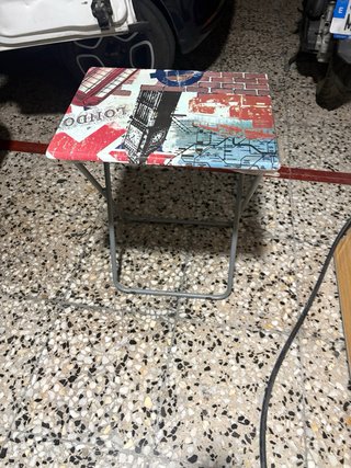 Mesa plegable de plástico y madera