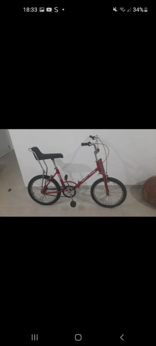 Bicicleta roja estilo BMX