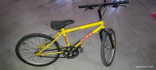 Bicicleta BMX Amarilla