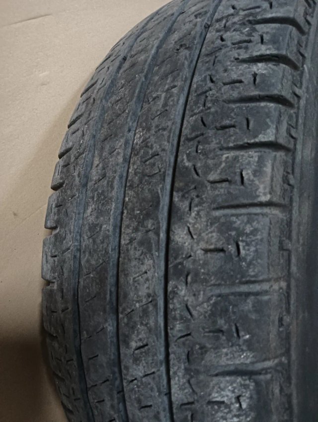 Llantas Ford Transit 2004 (2 unidades)