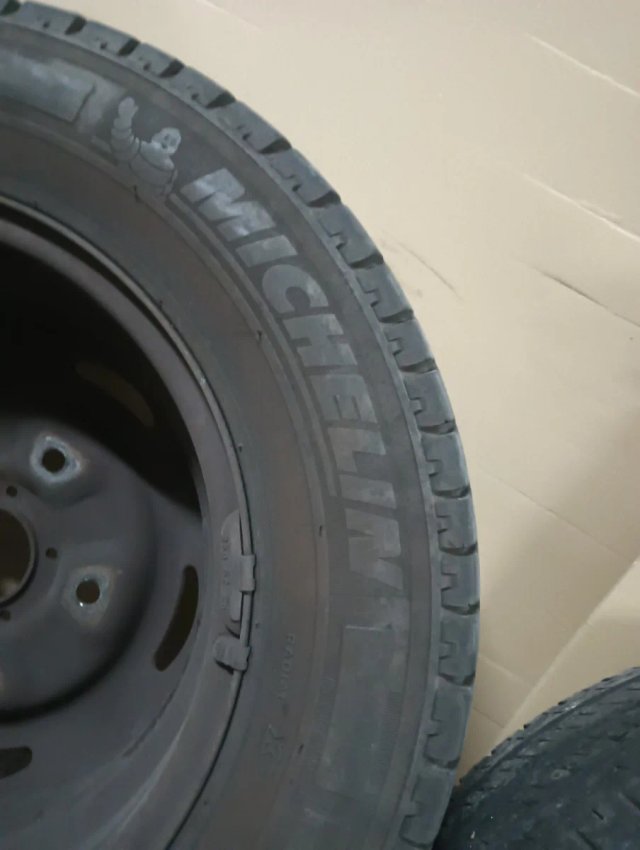 Llantas Ford Transit 2004 (2 unidades)