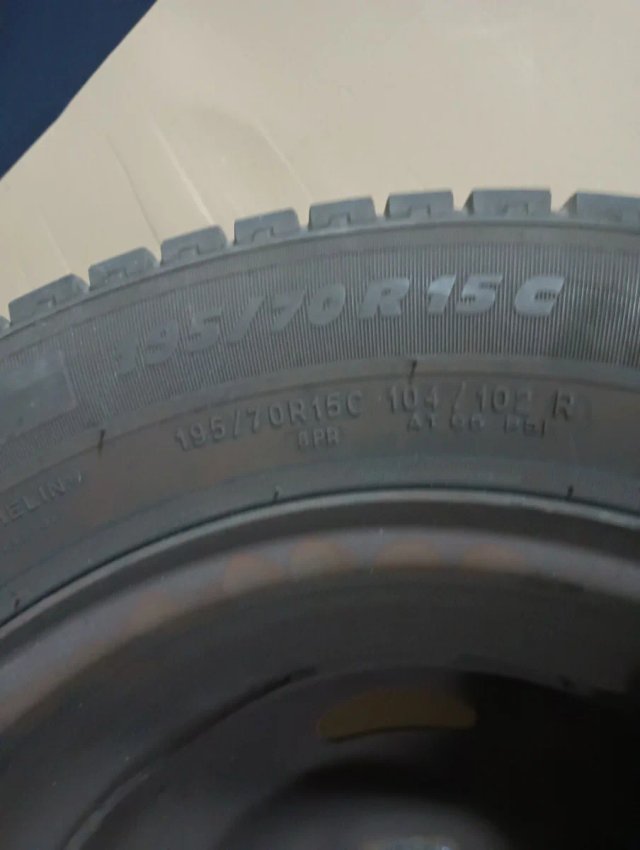 Llantas Ford Transit 2004 (2 unidades)
