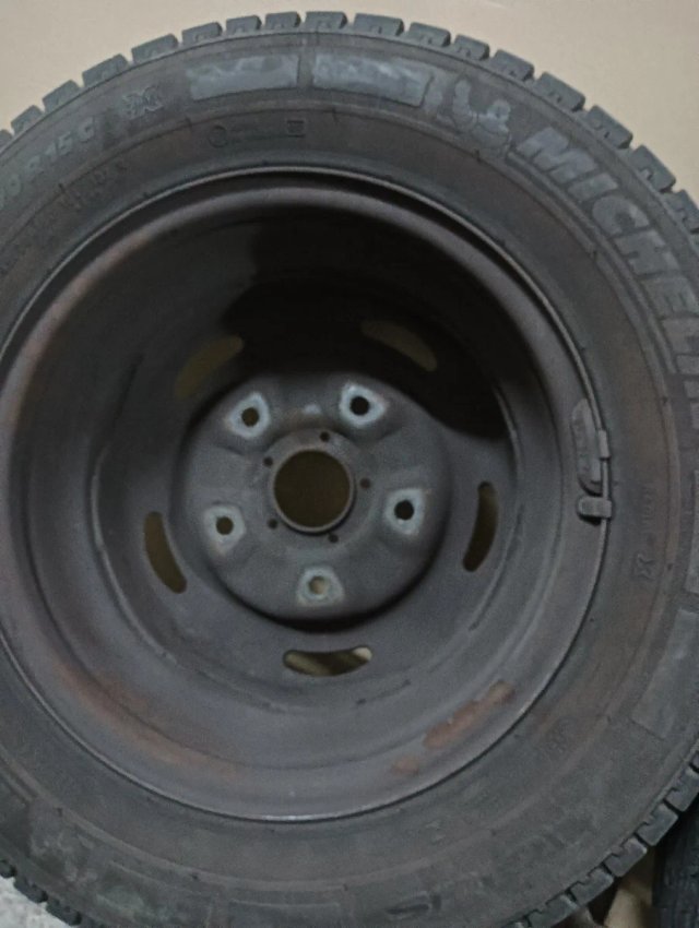 Llantas Ford Transit 2004 (2 unidades)