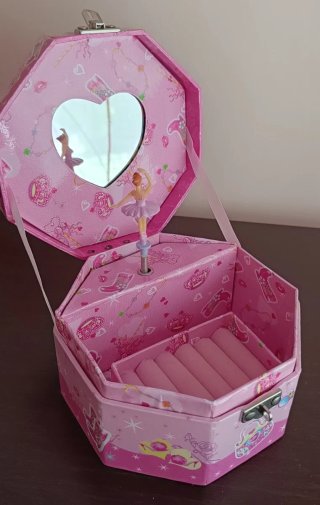 Caja de música y joyero infantil