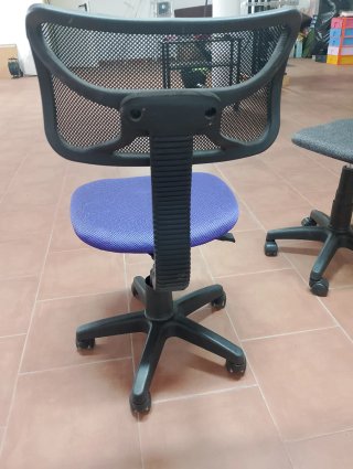 Silla de oficina ergonómica púrpura