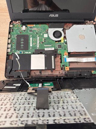 Portátil Asus X554L sin disco duro