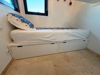Camas tipo tatami lacadas blancas con armario