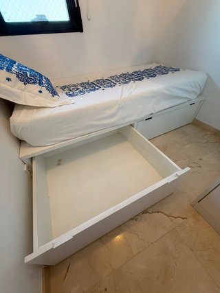 Camas tipo tatami lacadas blancas con armario