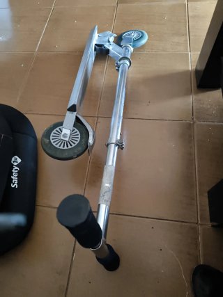 Patinete plegable de aluminio marca Juguettos