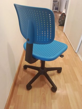 Silla de escritorio azul y negra