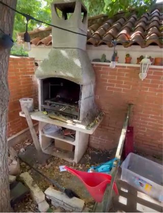 Barbacoa de obra con chimenea