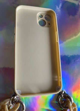 Funda movil beige con cadena iPhone 13 iphone 14