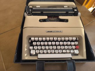 Máquina de escribir Olivetti Lettera 35
